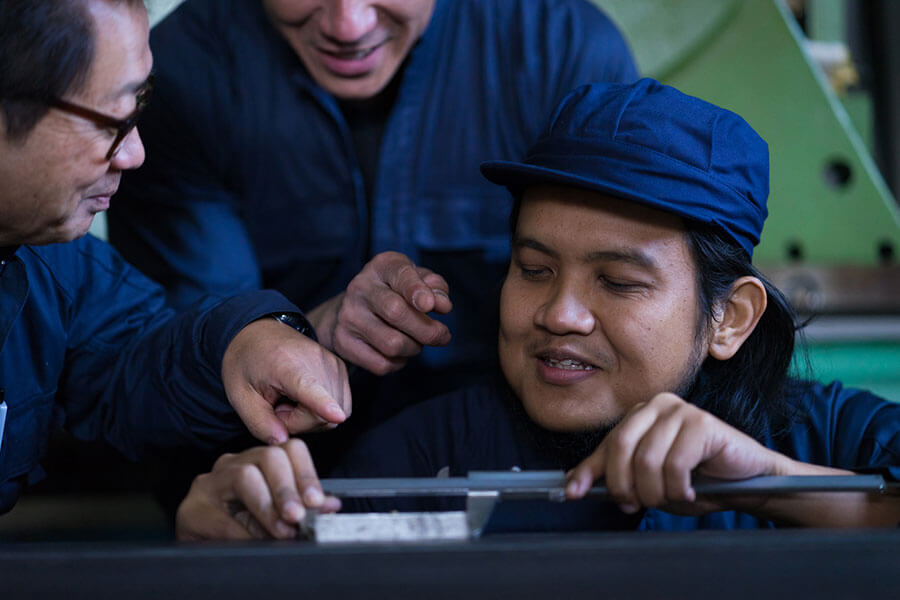 場仕様にカスタマイズ — 商談英語・メール・出張準備など、現場に直結